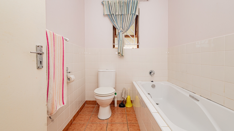 3 Bedroom Property for Sale in Loucharmante Western Cape